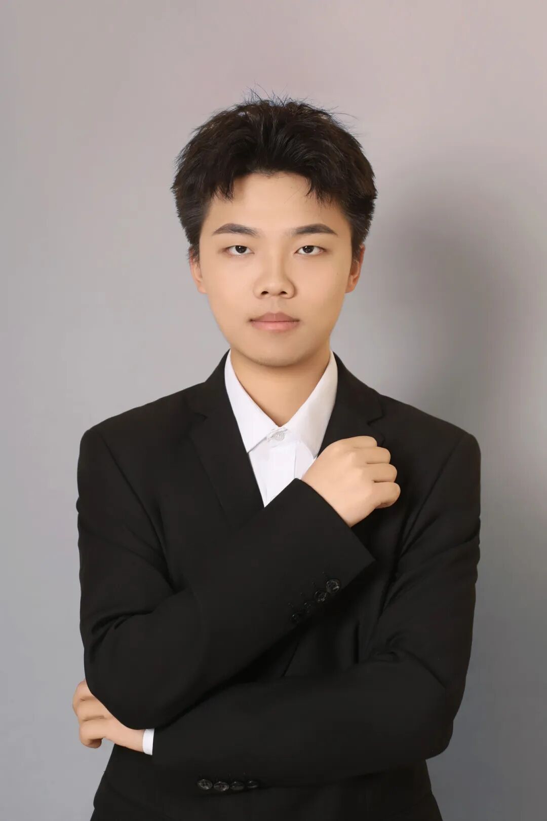 袁腾：逢山开路，遇水架桥